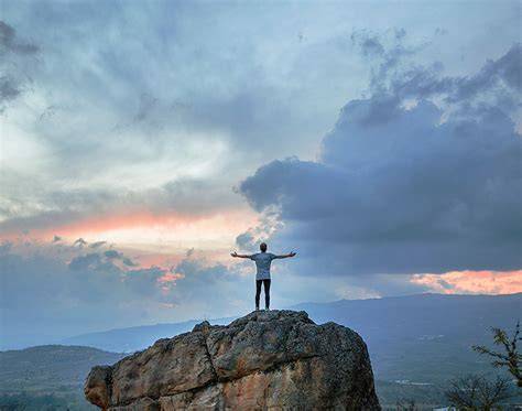 Niveau vibratoire et développement spirituel : élever sa fréquence pour transformer sa vie